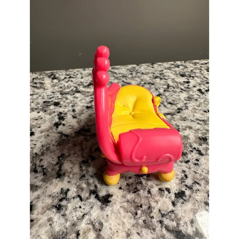 Hasbro Littlest‎ Pet Shop Pink Yellow Chaise Lounge Doll Furniture Accessory